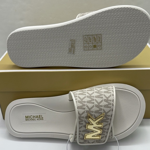 MICHAEL KORS Palmer Signature Logo Slide Sanda
Vanilla 
NWT - Picture 14 of 16